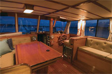 40' Young Brothers Yacht Encore salon